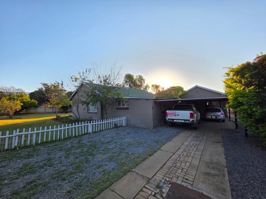 3 Bedroom Property for Sale in Protea Park North West